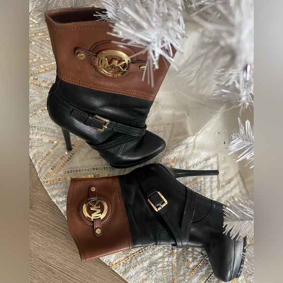 Michael Kors ‘Stockard’ Two Tone Black/Mocha Leather Platform Bootie Size 8 - Picture 2 of 9